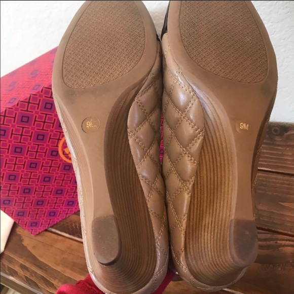 Tory Burch Claremont Quilted wedge Beige 9 - Picture 6 of 8